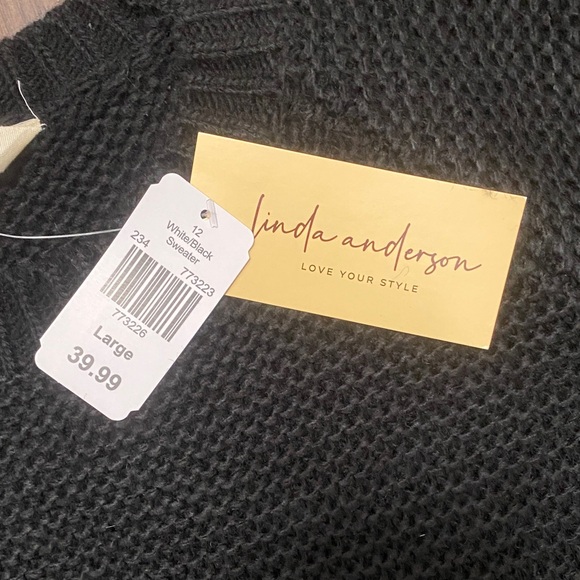 Linda Anderson Black and White Chevron Patterned Knit Sweater - Picture 3 of 7